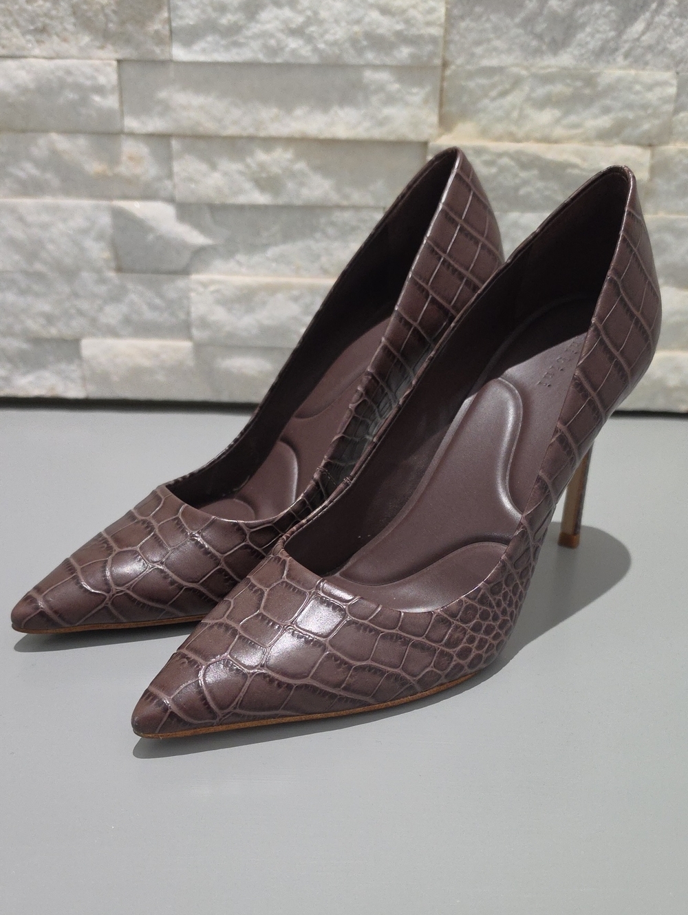 Gianni Bini Brown Croc-Embossed Pointed Toe Stiletto Pumps